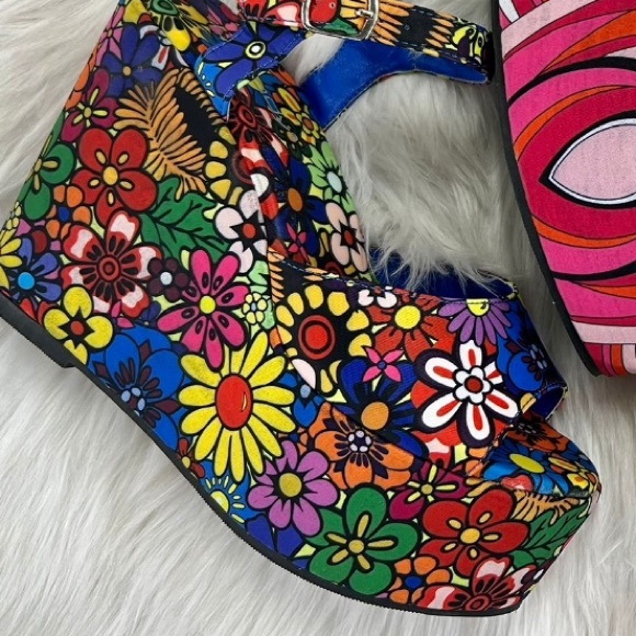 Big Sizes! Key West Flower Power Bright Floral Chunky Ankle Strap Sandal Wedge - Picture 1 of 3